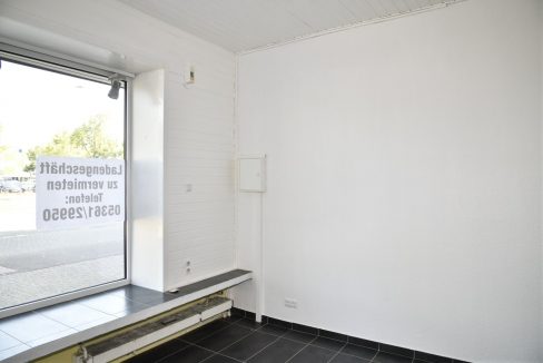 HN59_Laden_Aussen_links_Innennansicht_1_3_01