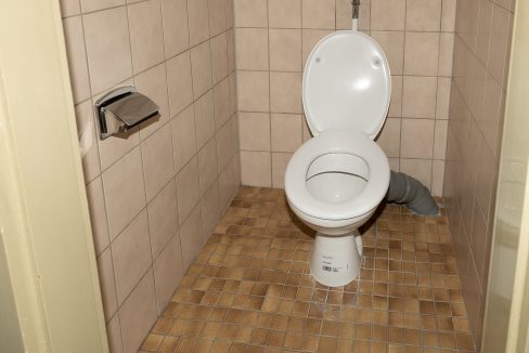 HN59_WC_im_Keller_1
