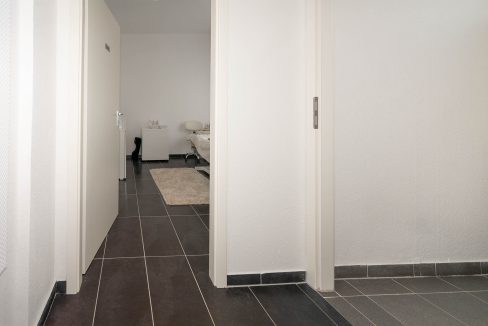 Laden_EG_Links_Durchgang