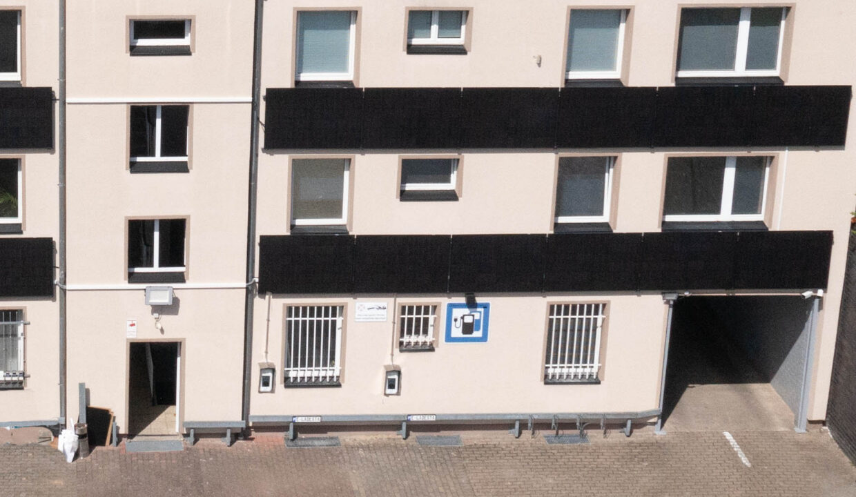 HN59_Hinteransicht_zwei_Ladestation_0584-Kopie