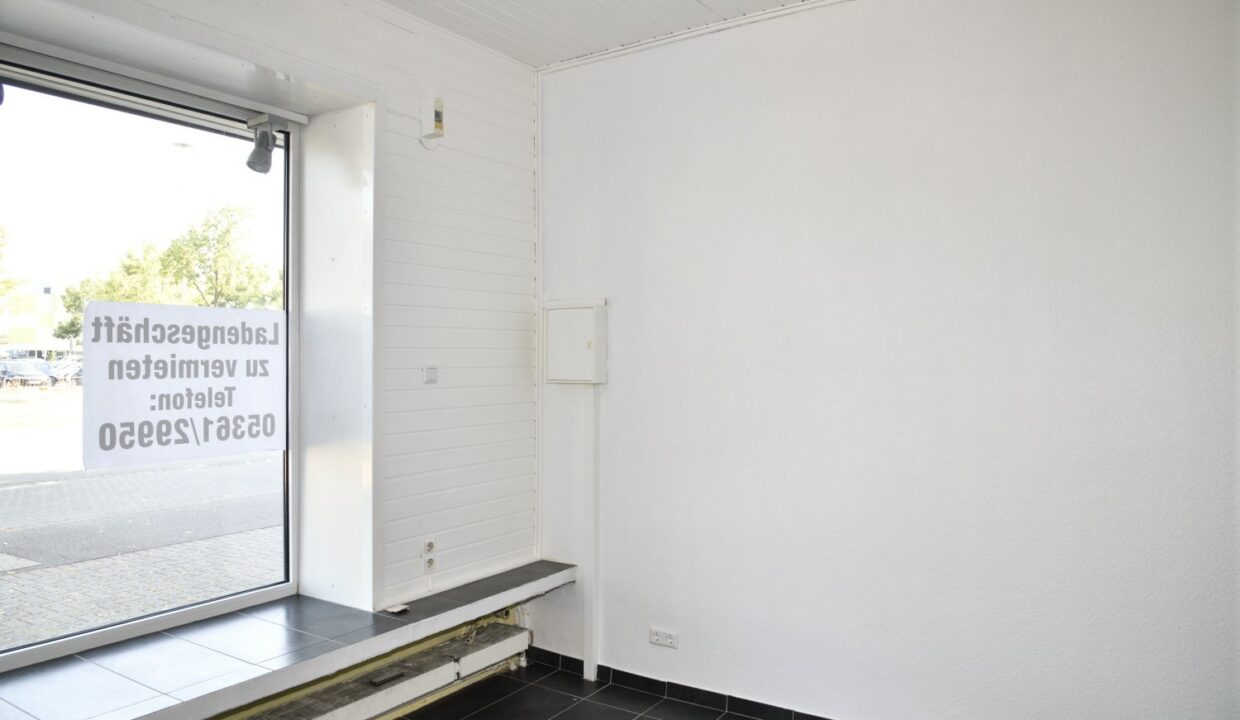 HN59_Laden_Aussen_links_Innennansicht_1_3_01