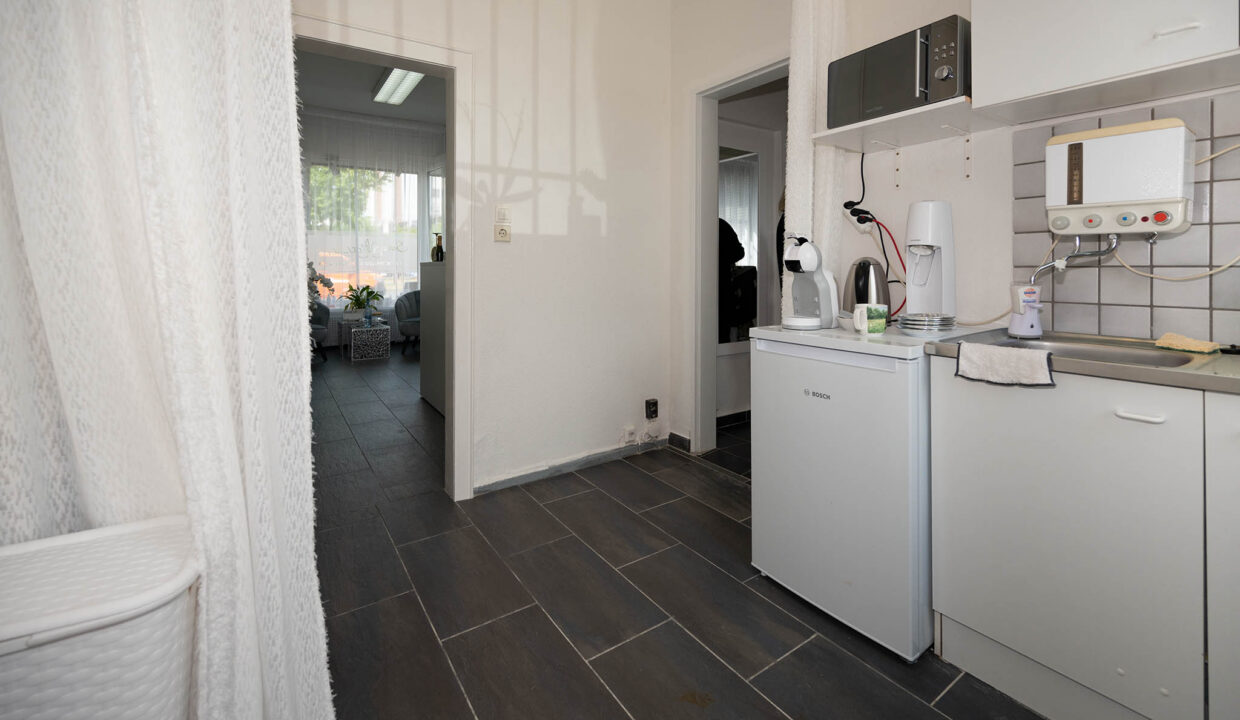 Laden_EG_Links_Kueche_1_2